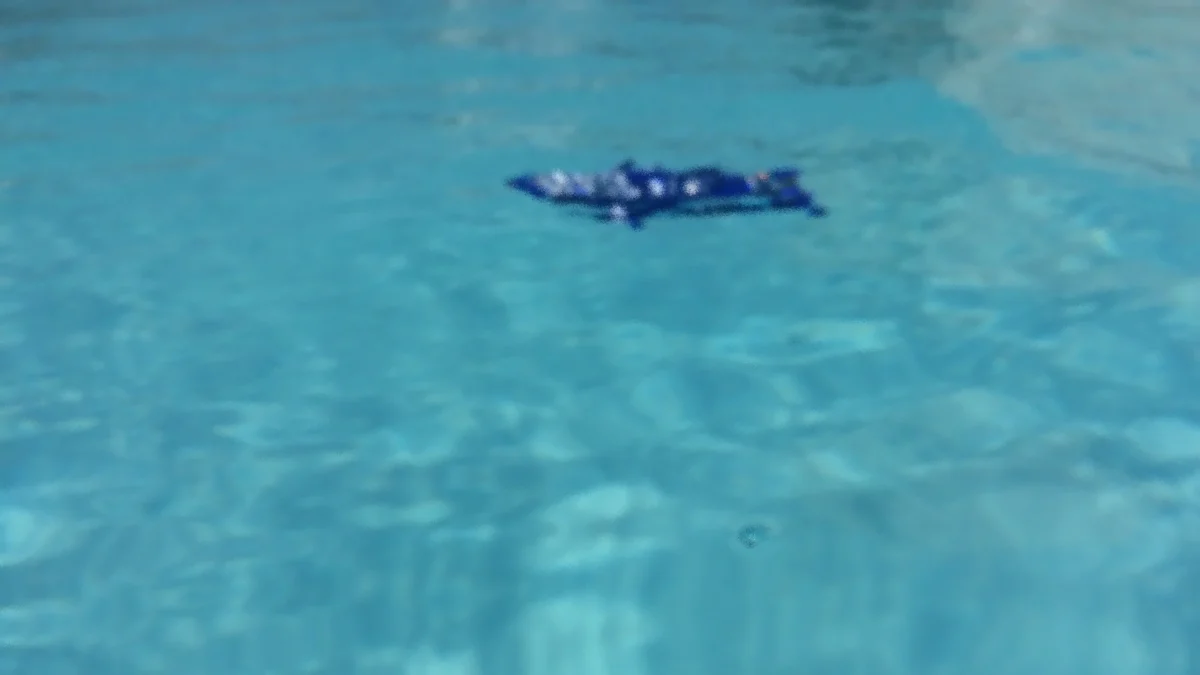 Tåget eller uklart vand i poolen her er, hvad du skal gøre